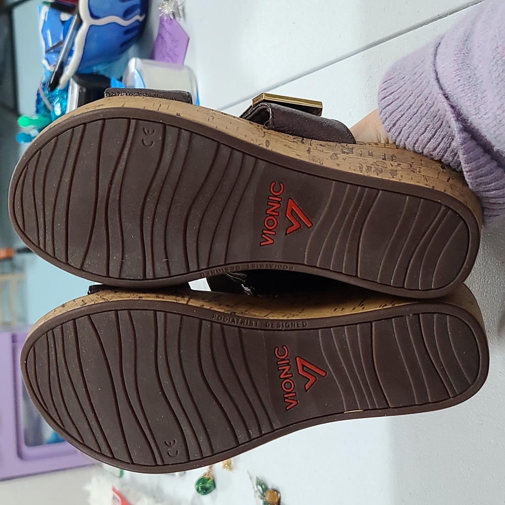 Vionic Pepper Metallic Sandals - image 7